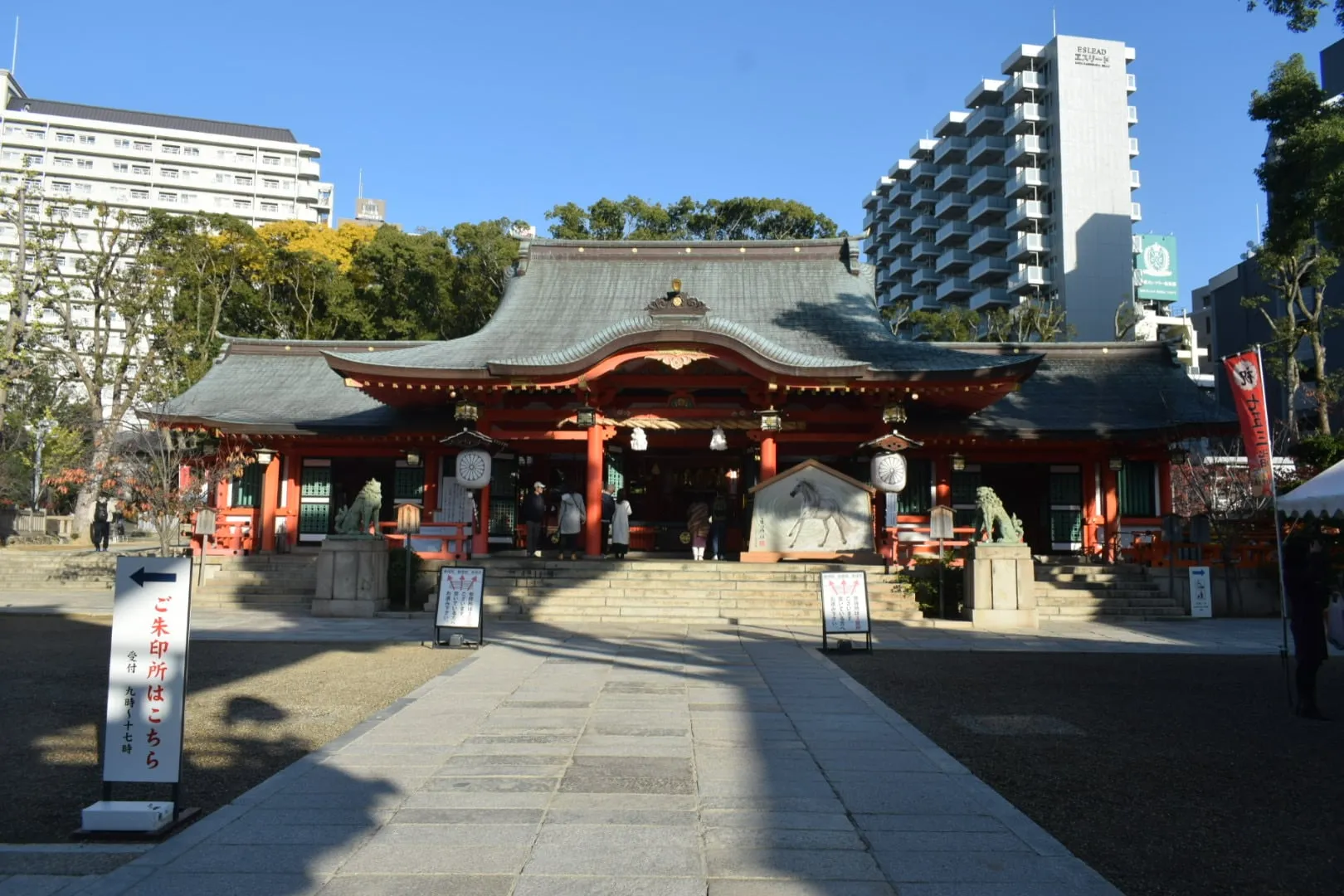 生田神社 鳥居と参道